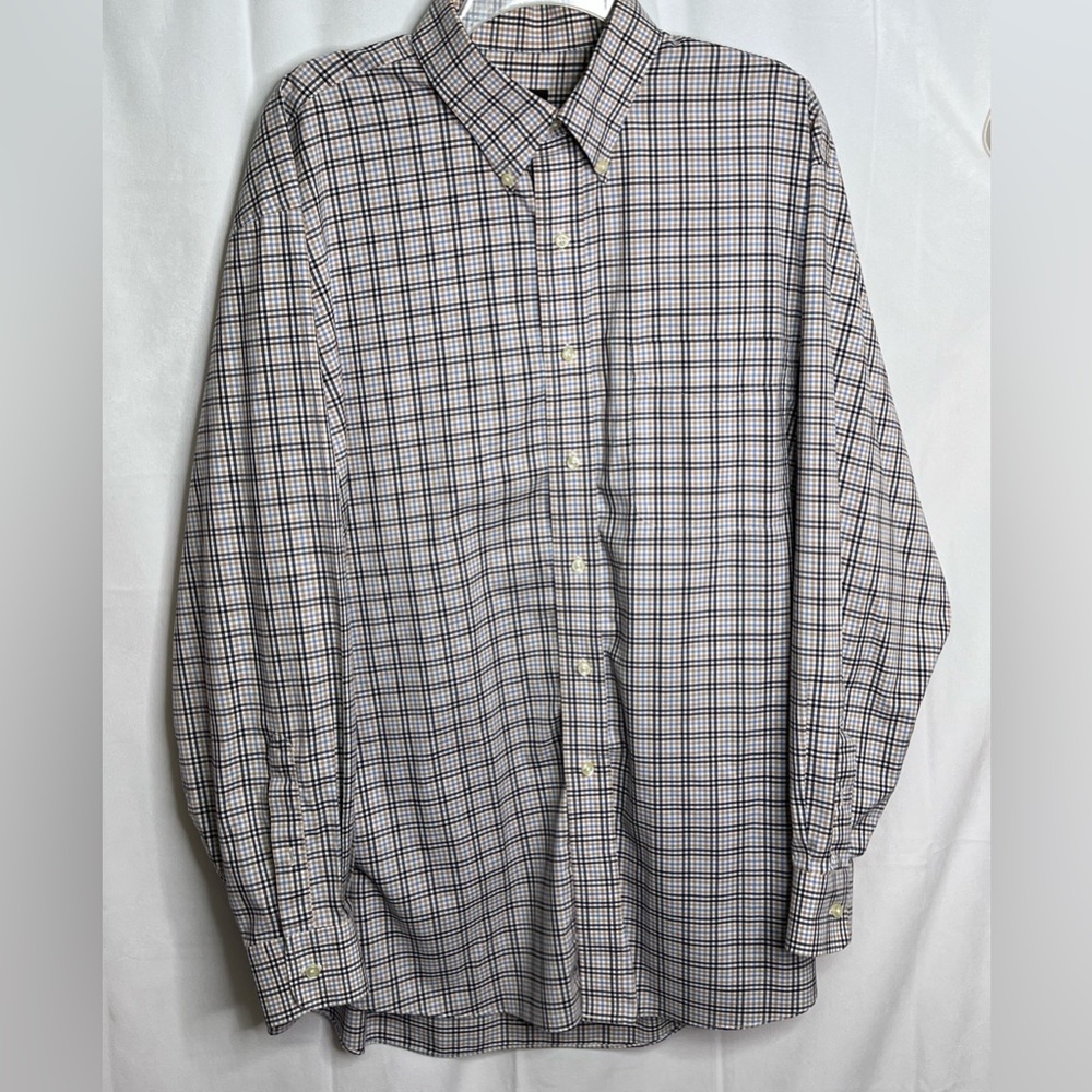 Jos. A. Bank Traveler's Collection Long Sleeve Size large like new condition.